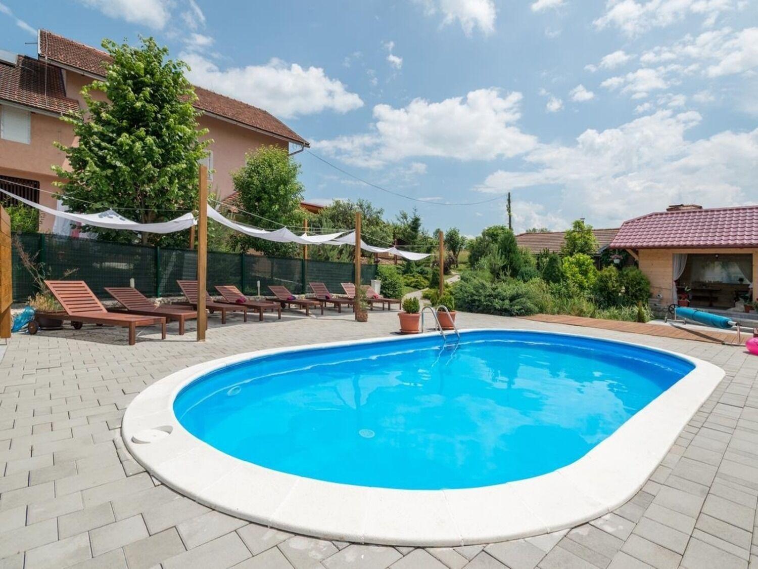 Apartments San - With Pool; 라코비카 외부 사진